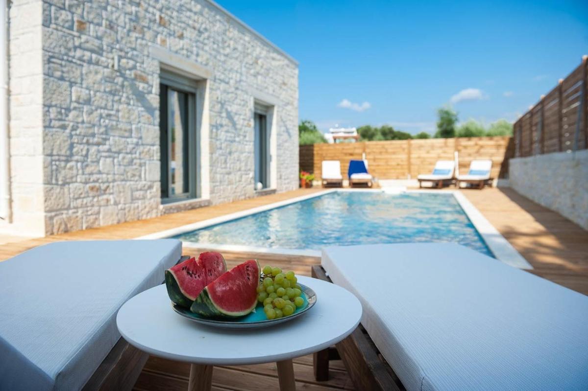 Villa Vera - With Private Heated Pool & Jacuzzi Pangalochori Exterior photo